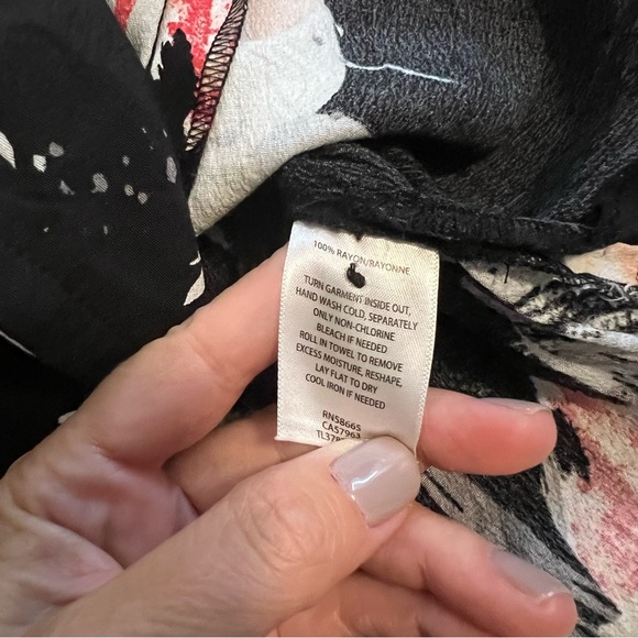 Leith Black Floral Button Down - Picture 2 of 7